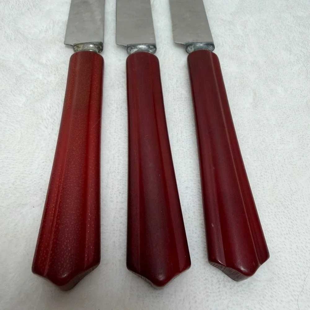 Vintage Bakelite Handle Dinner Knives Red Hammered Stainless Steel Set of 3 MCM‎